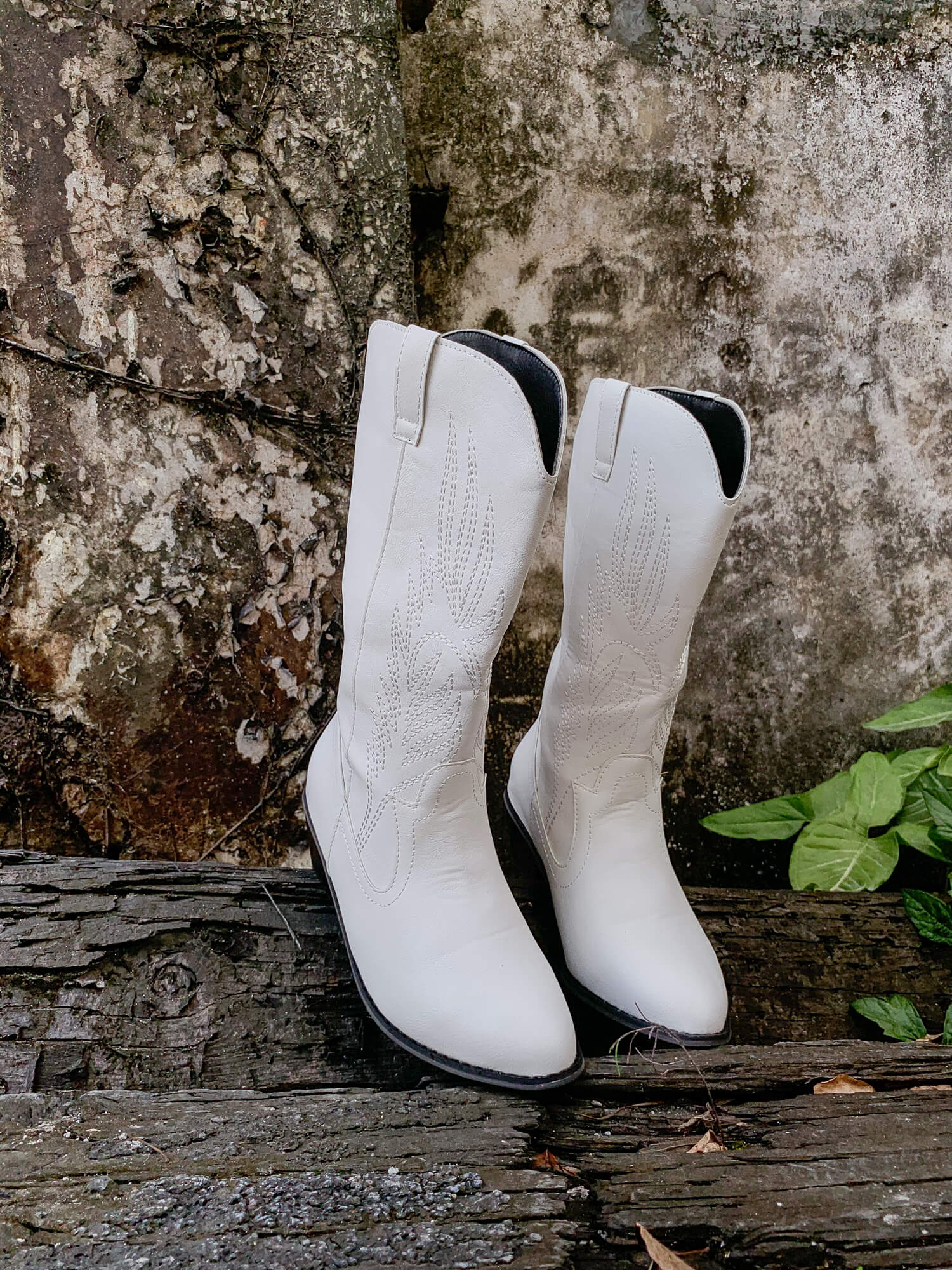 En Bloom | Angel Wing Embroidered Cowboy Comfy Heel Knee Boots - White