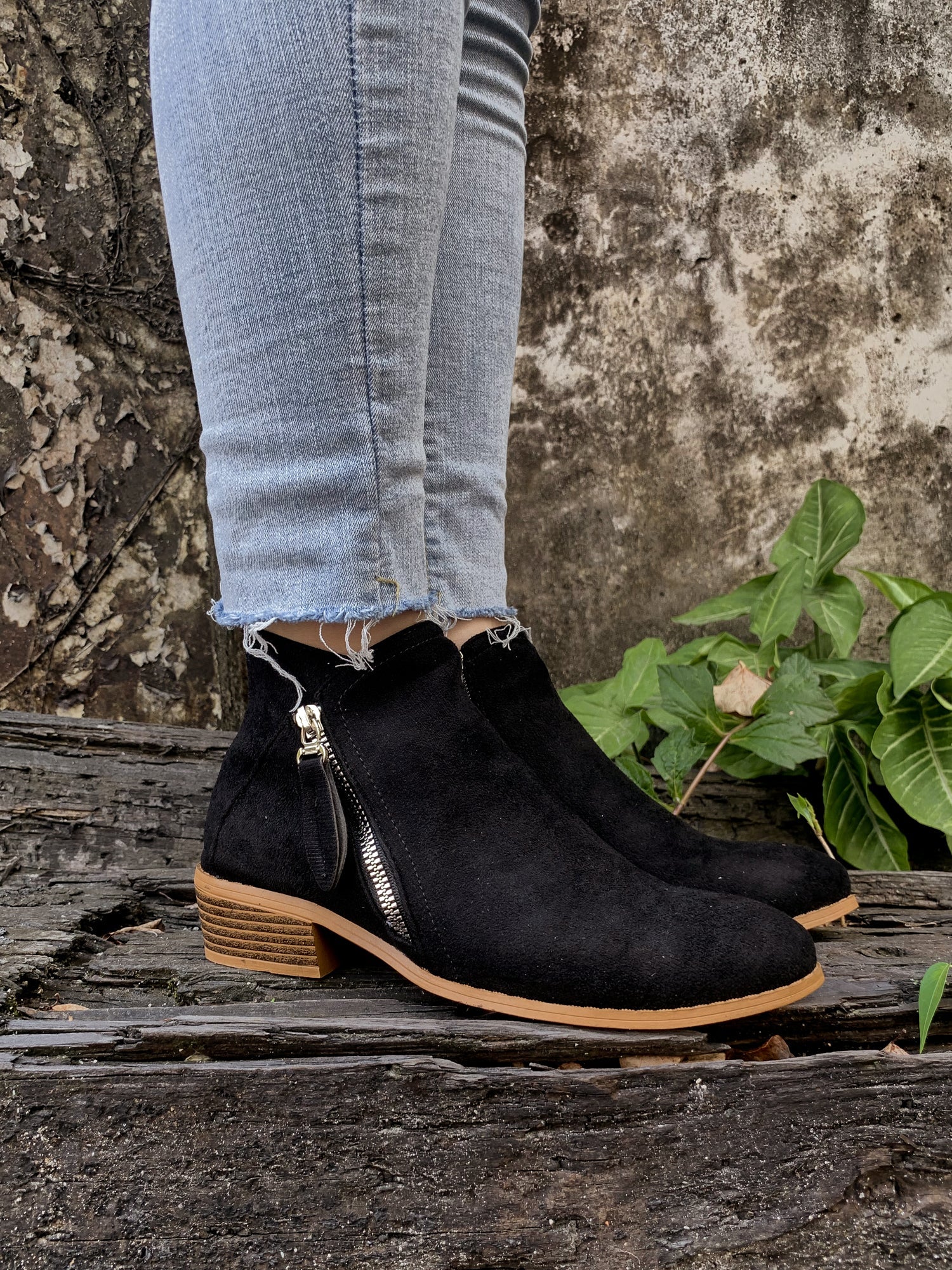 En Bloom | Classic Low Ankle Boots - Black