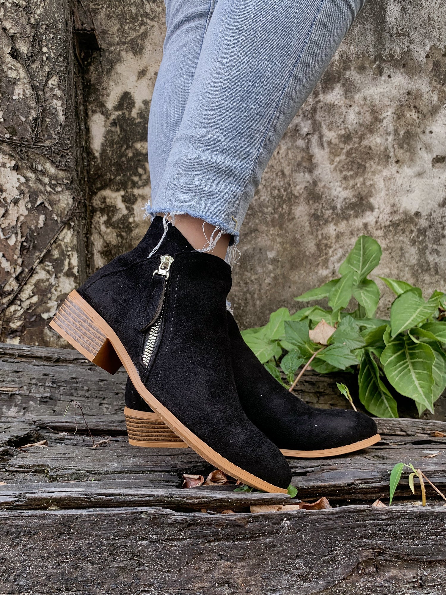 En Bloom | Classic Low Ankle Boots - Black