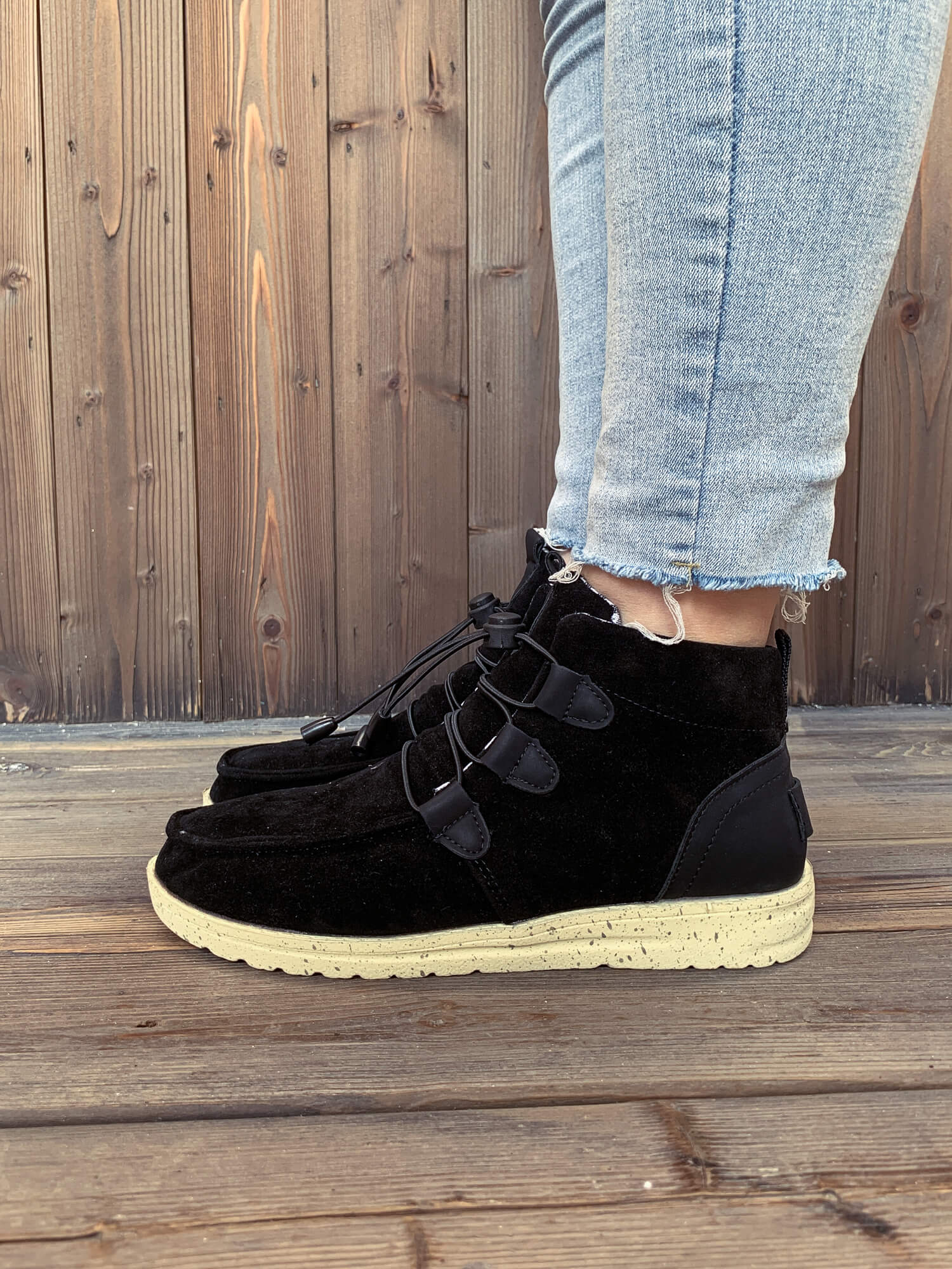 En Bloom | NIRVANA Bungee Lace-Up Casual Sneaker - Black