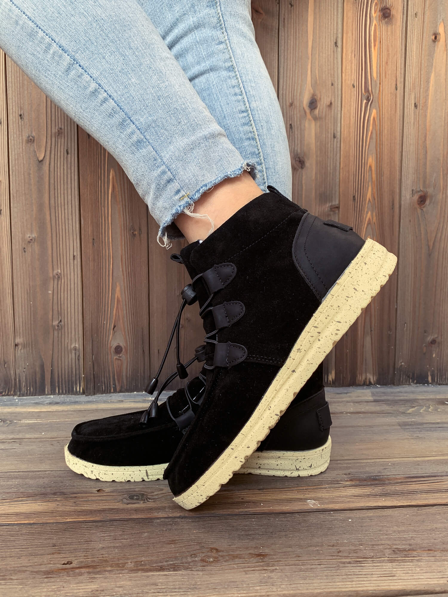 En Bloom | NIRVANA Bungee Lace-Up Casual Sneaker - Black