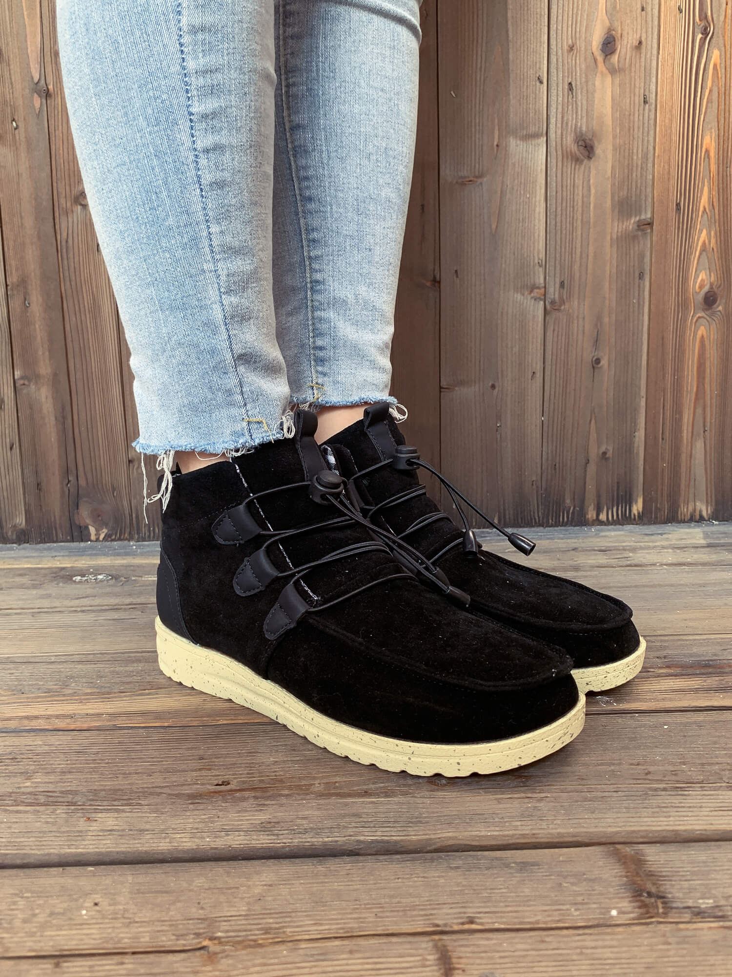 En Bloom | NIRVANA Bungee Lace-Up Casual Sneaker - Black