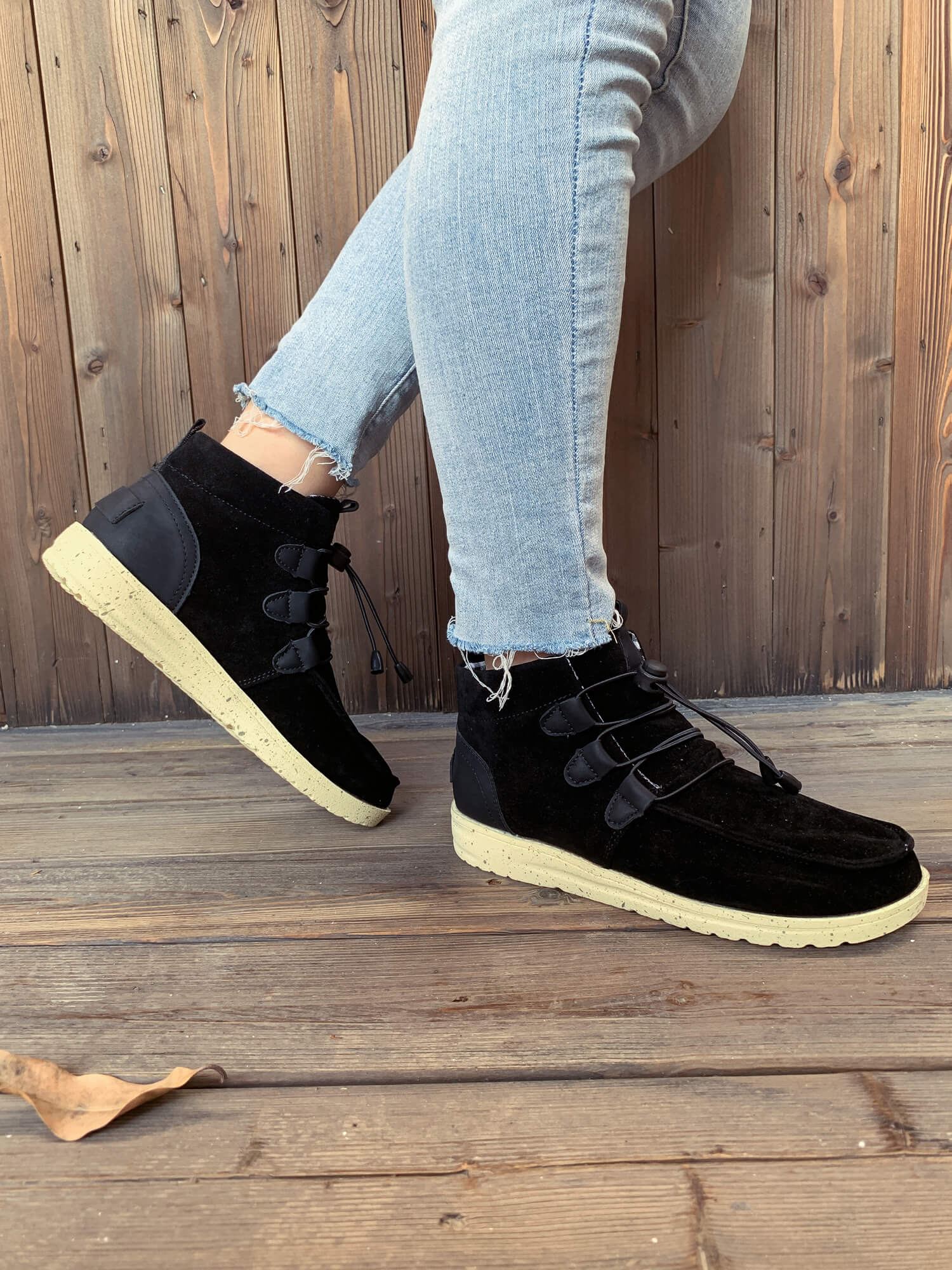 En Bloom | NIRVANA Bungee Lace-Up Casual Sneaker - Black