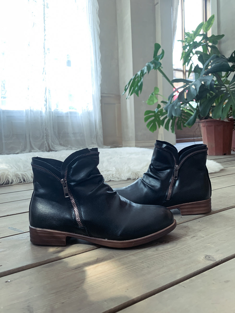 En Bloom | Black Side Zip Ruched Ankle Boot