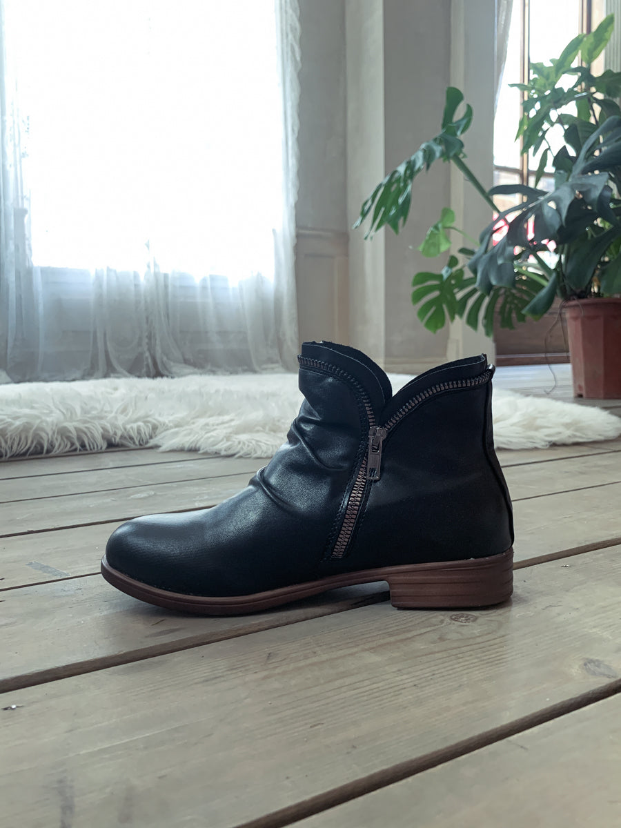 En Bloom | Black Side Zip Ruched Ankle Boot