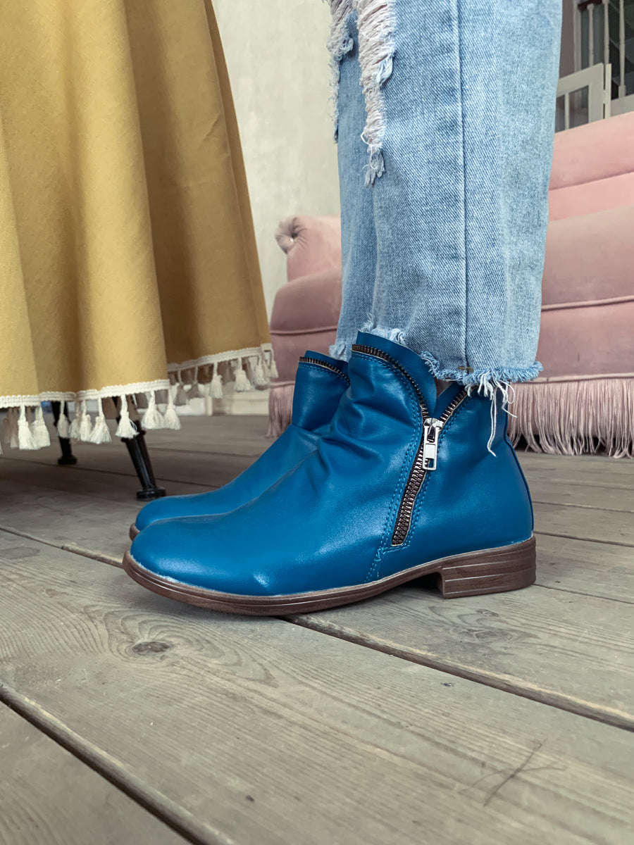 En Bloom | Blue Side Zip Ruched Ankle Boot