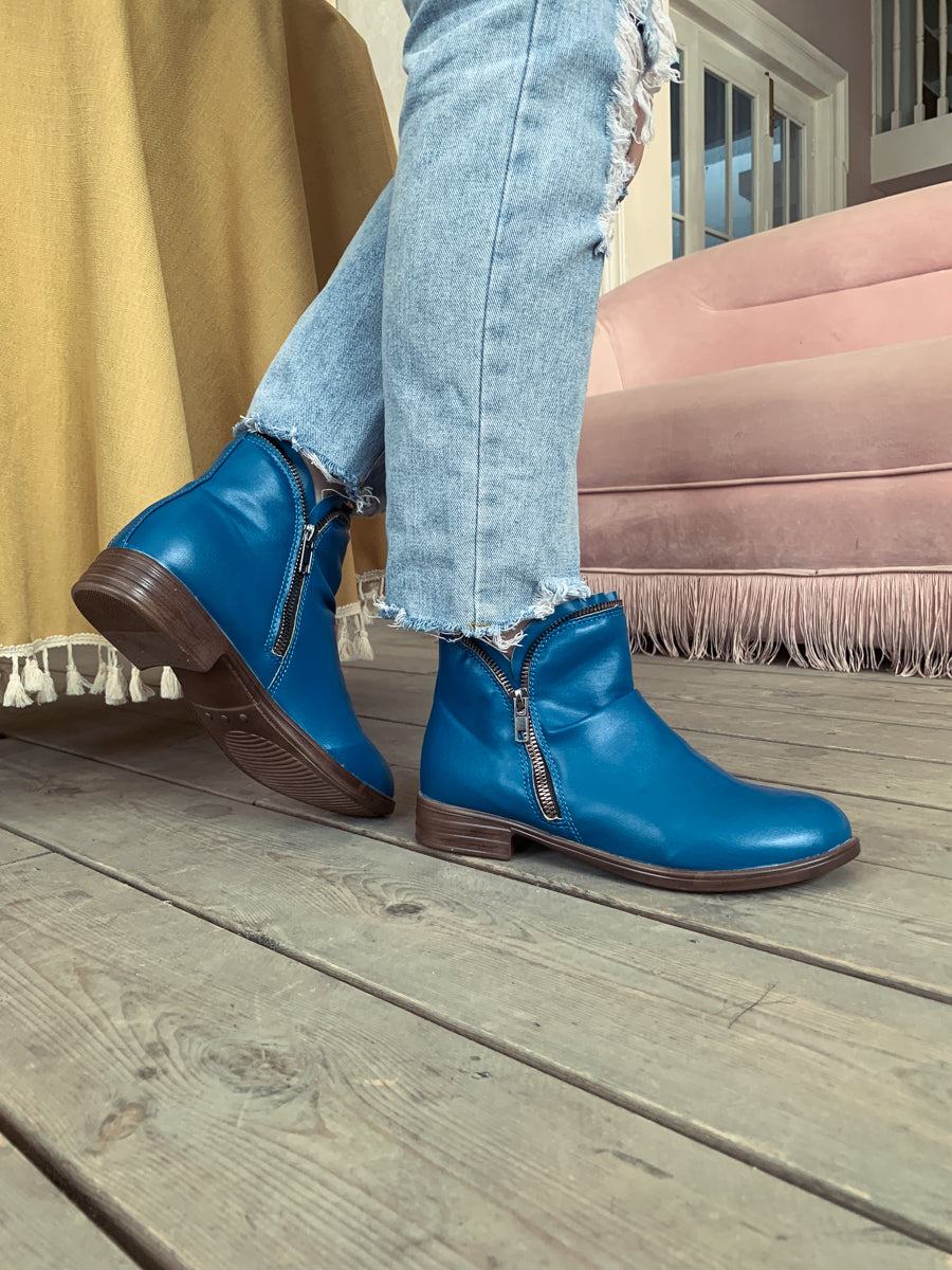 En Bloom | Blue Side Zip Ruched Ankle Boot