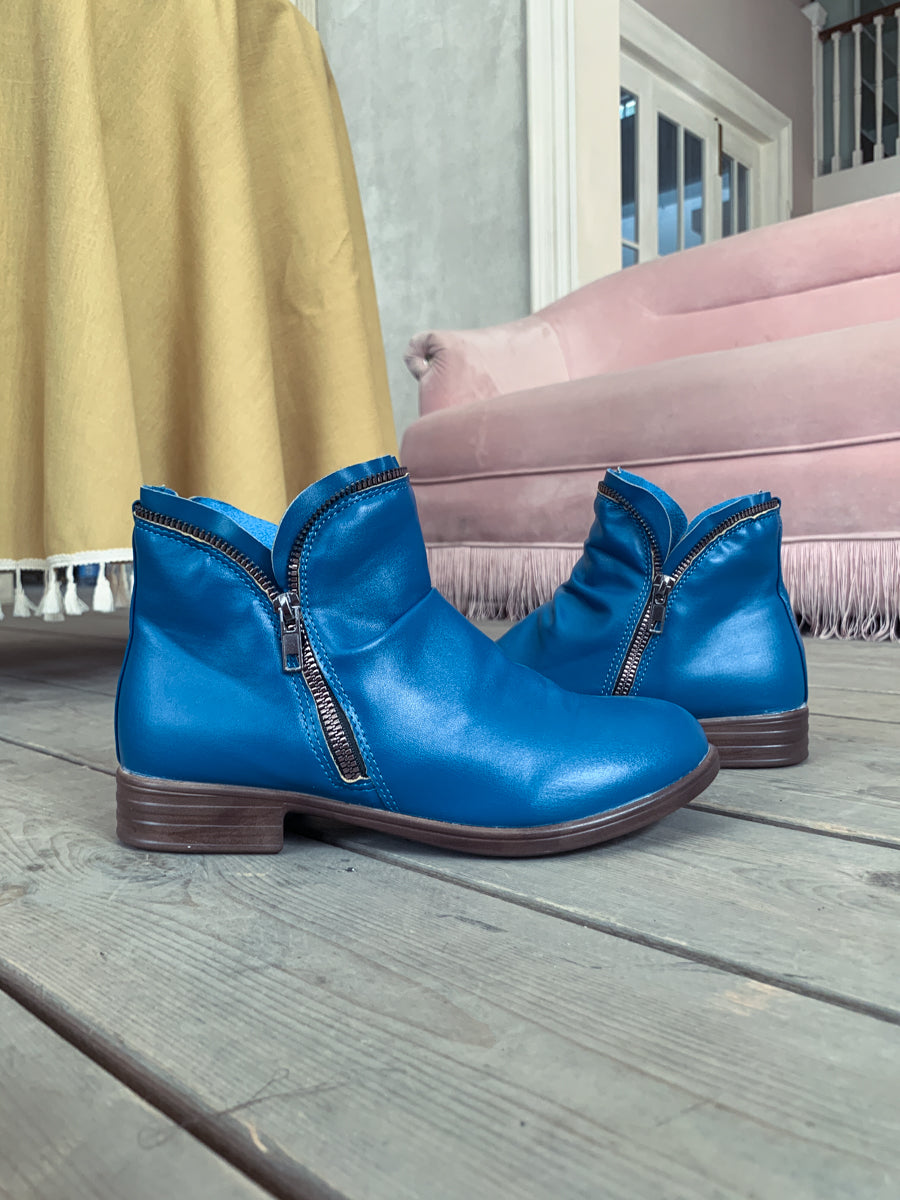 En Bloom | Blue Side Zip Ruched Ankle Boot