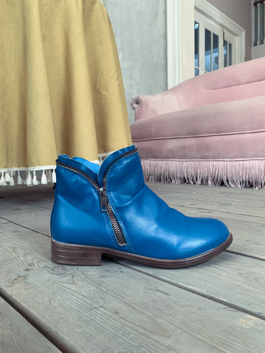 En Bloom | Blue Side Zip Ruched Ankle Boot