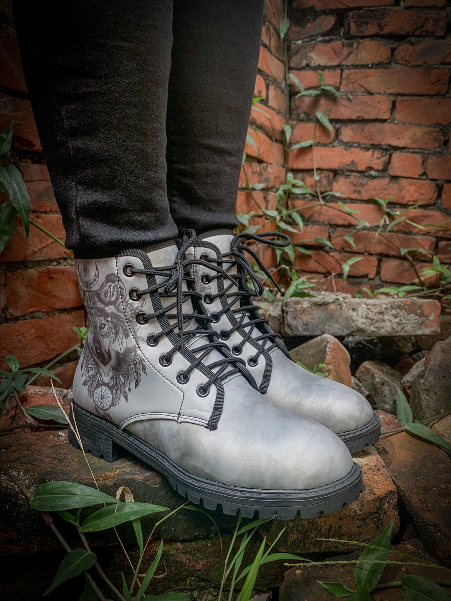 En Bloom | Werewolf Grey Combat Boot