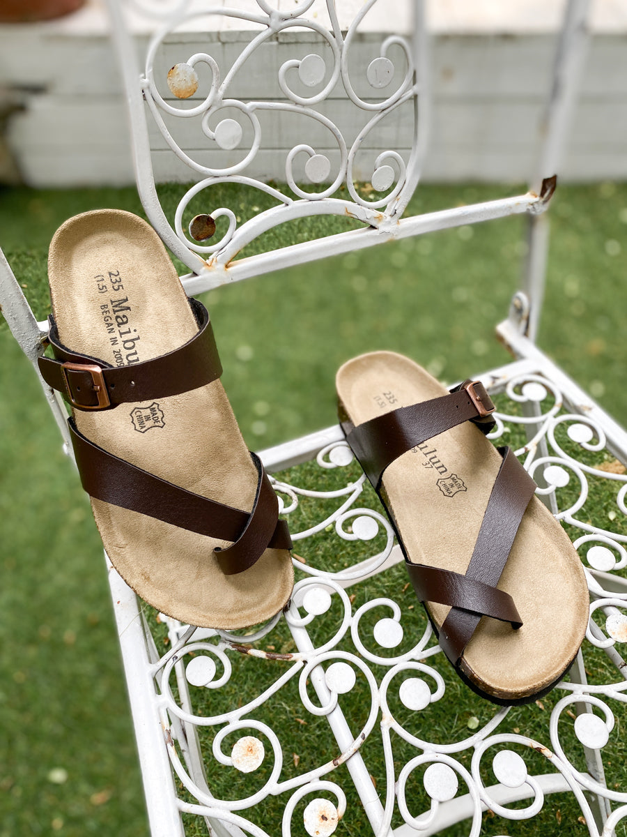 Signature Crisscross Straps Sandals - MAIBULUN