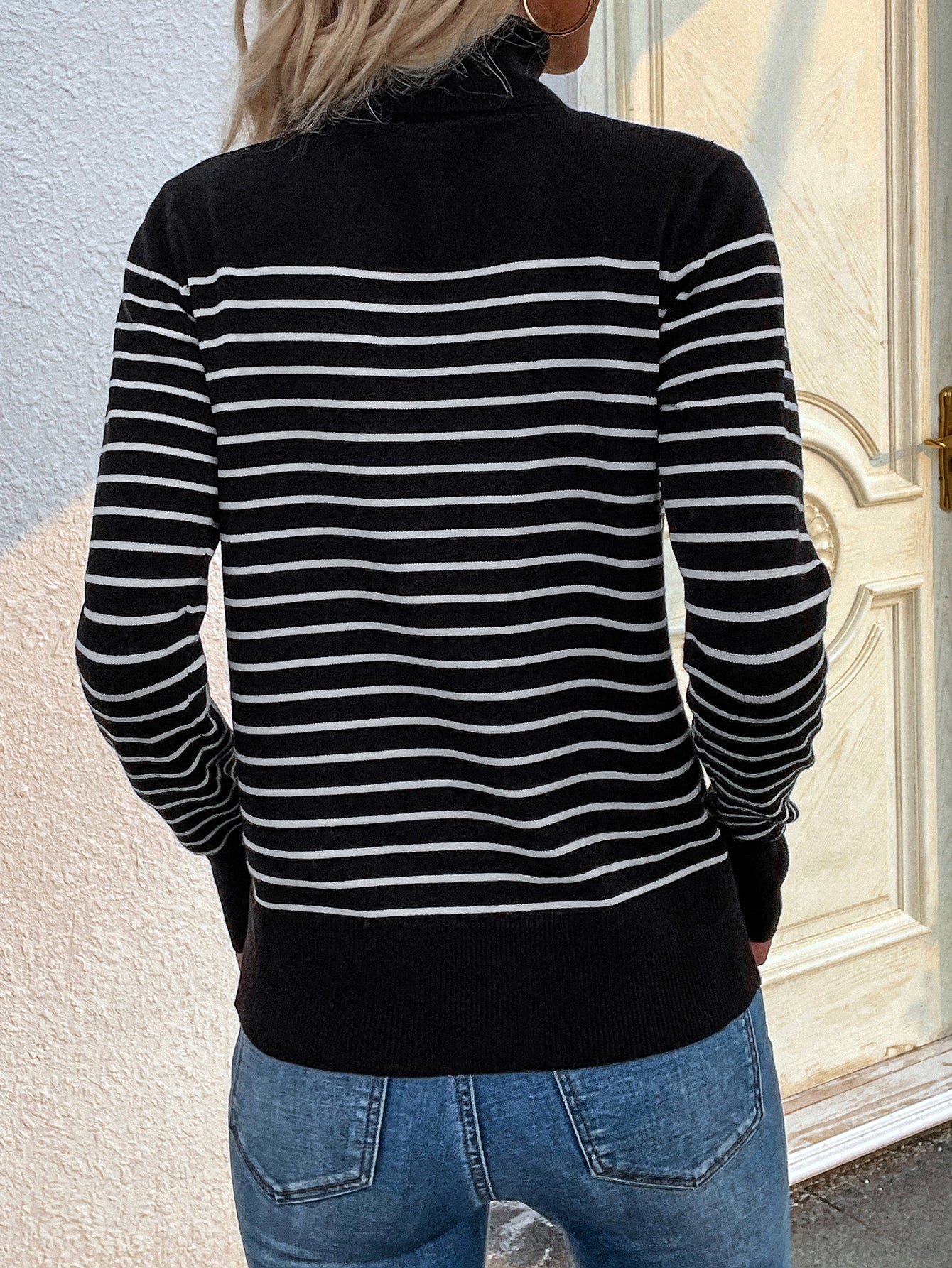 Smaibulun | Black Stripe Turtleneck Knit Top