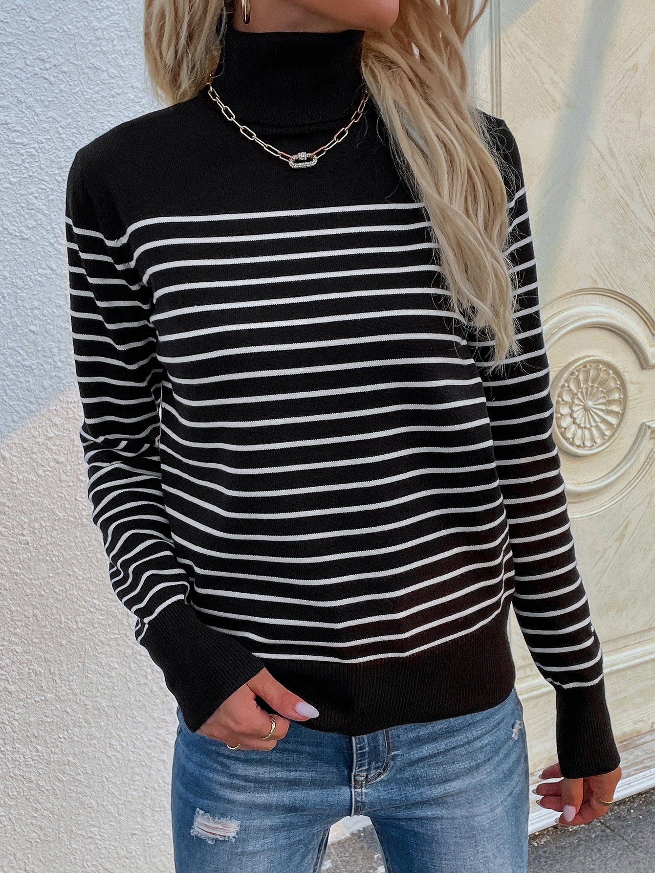 Smaibulun | Black Stripe Turtleneck Knit Top