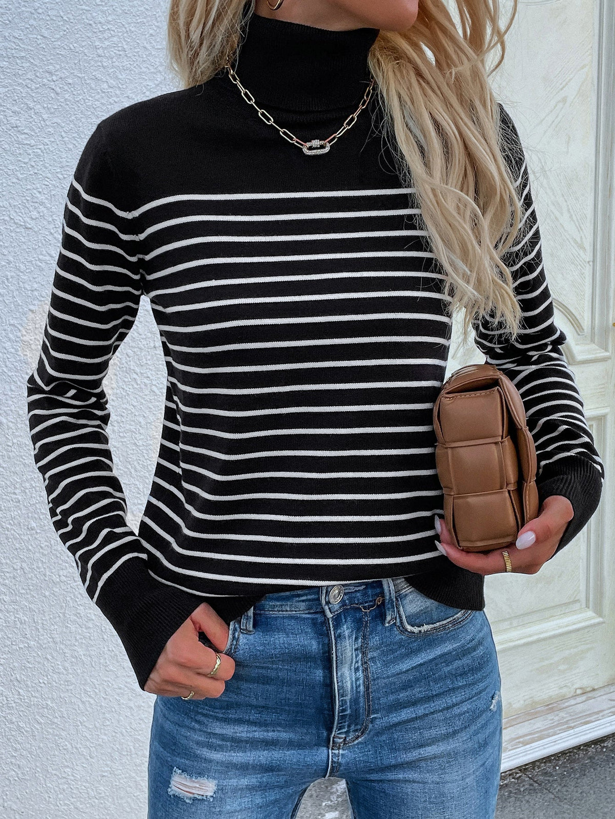 Smaibulun | Black Stripe Turtleneck Knit Top