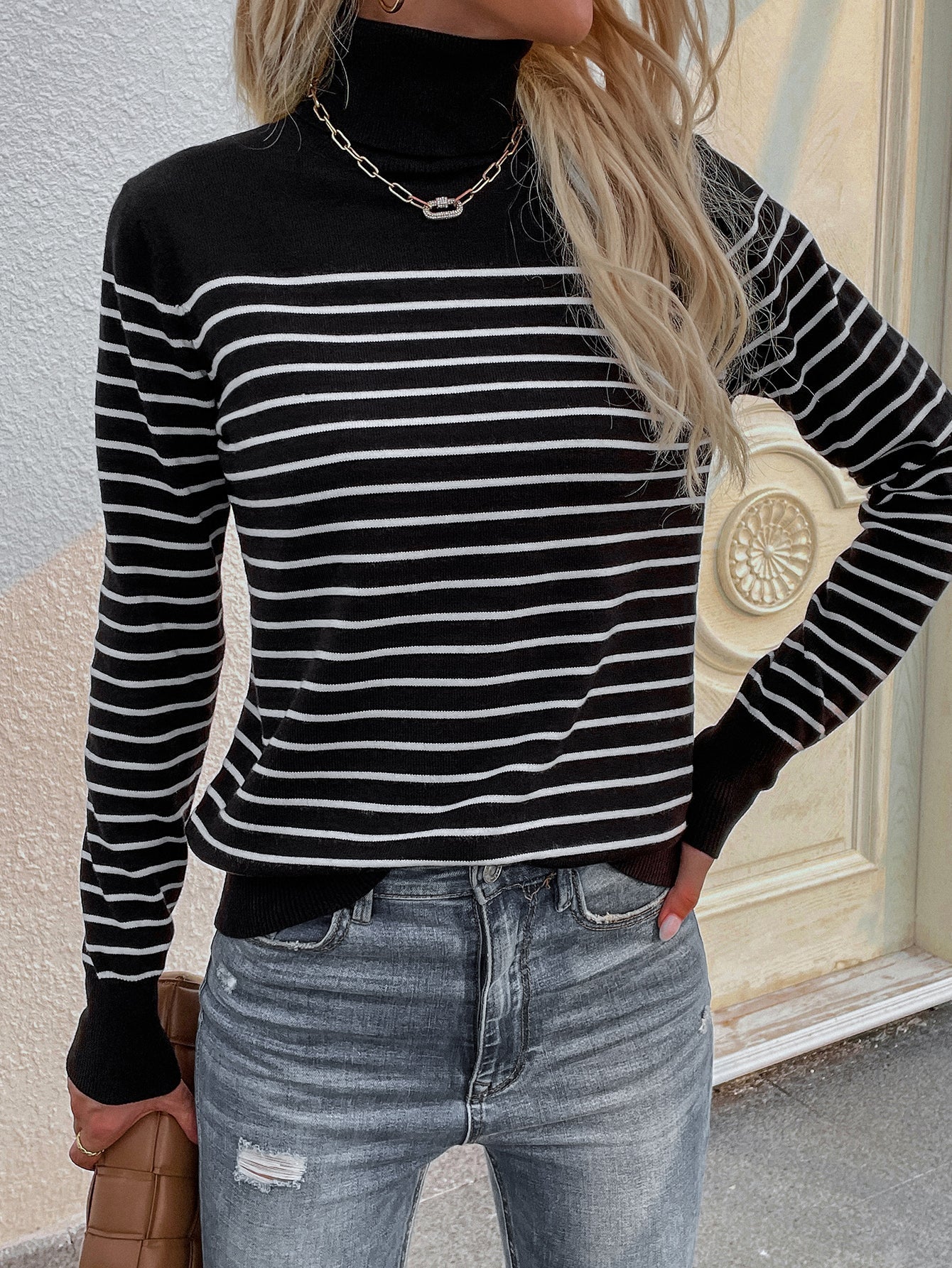 Smaibulun | Black Stripe Turtleneck Knit Top