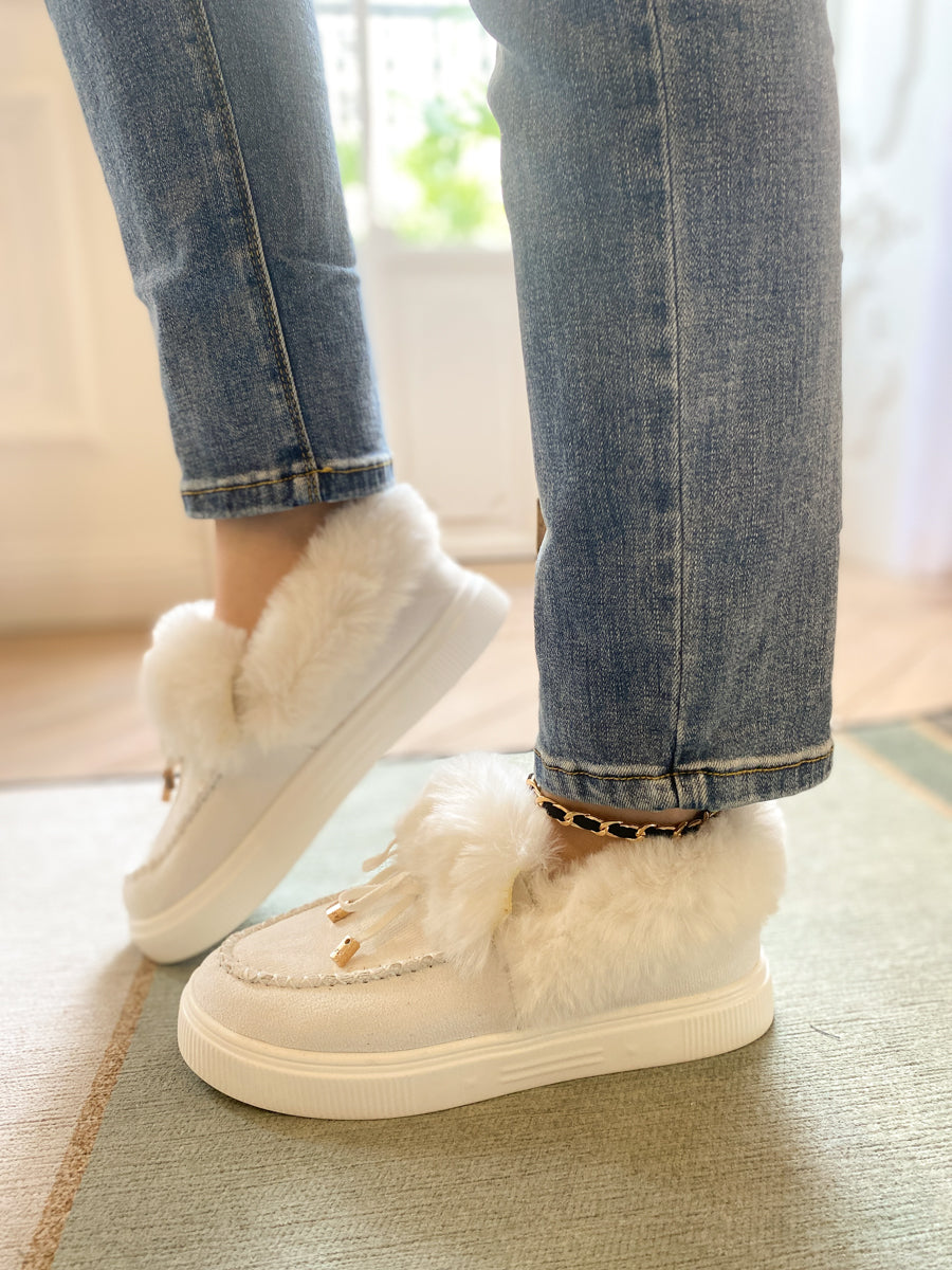 En Bloom | White Faux-Fur Anklet Yana Moccasin