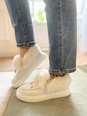 En Bloom | White Faux-Fur Anklet Yana Moccasin