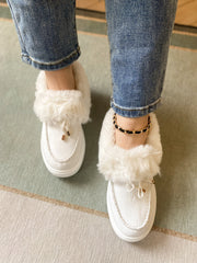 En Bloom | White Faux-Fur Anklet Yana Moccasin