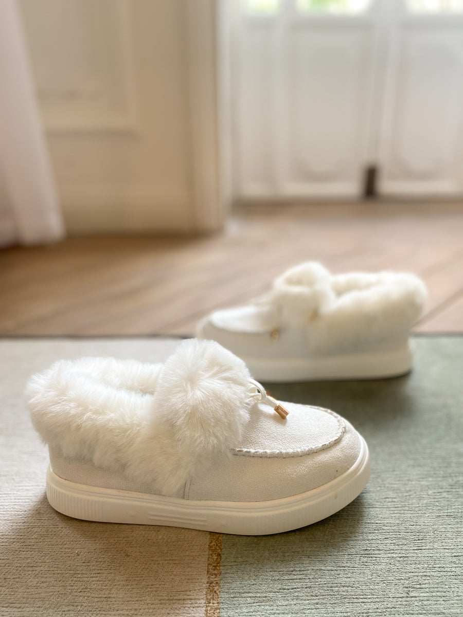 En Bloom | White Faux-Fur Anklet Yana Moccasin