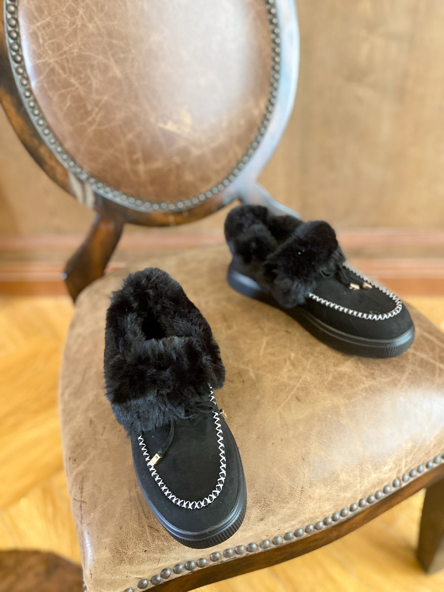 En Bloom | Black Faux-Fur Anklet Yana Moccasin