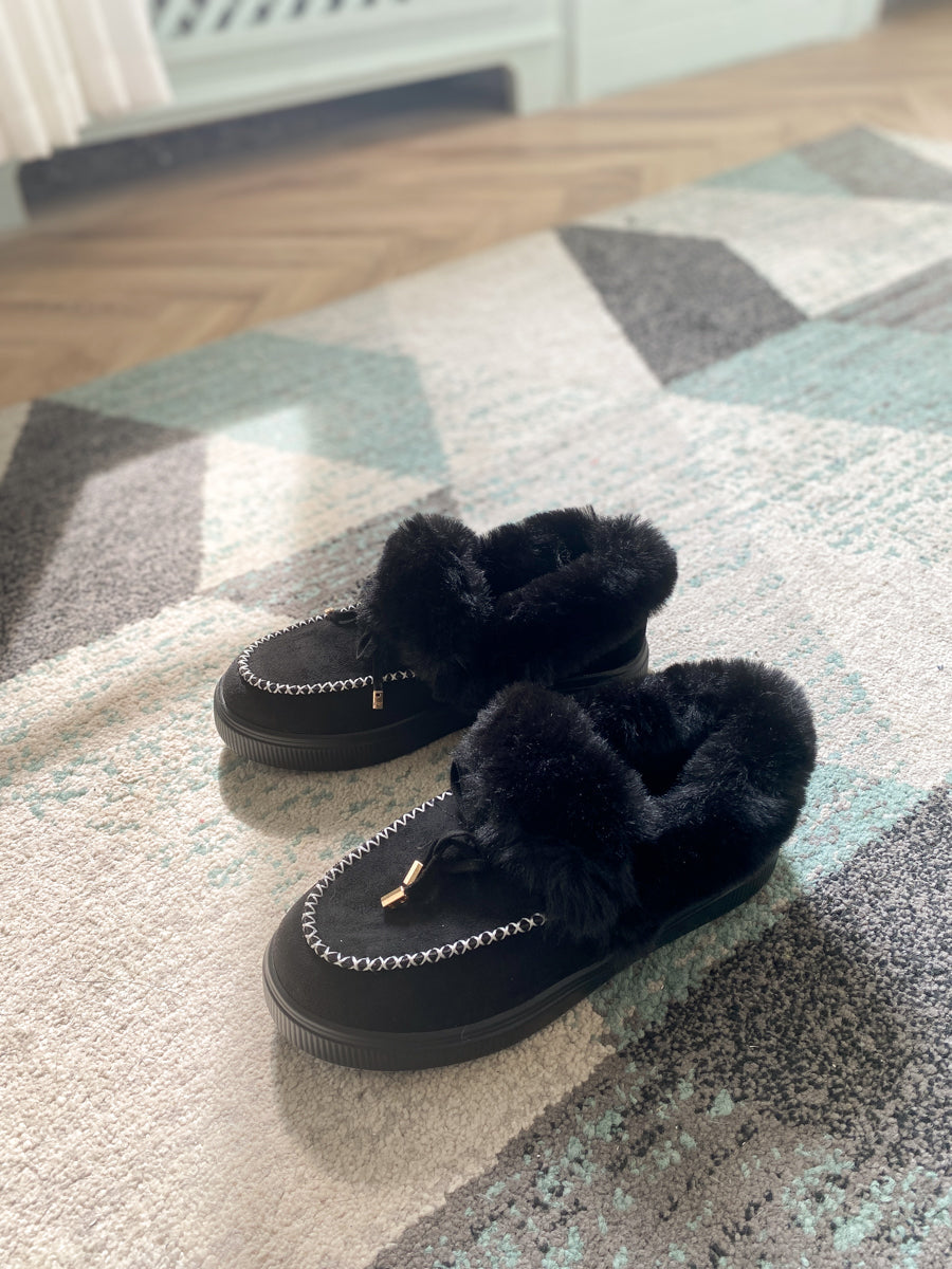 En Bloom | Black Faux-Fur Anklet Yana Moccasin