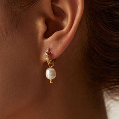 Isla Pearl Earrings