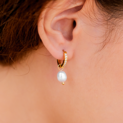 Isla Pearl Earrings