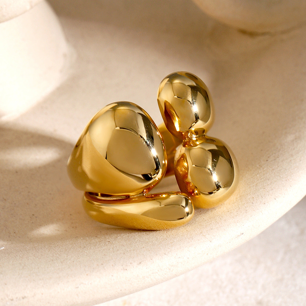 Isla Pebble - Sculpted Gold Ring