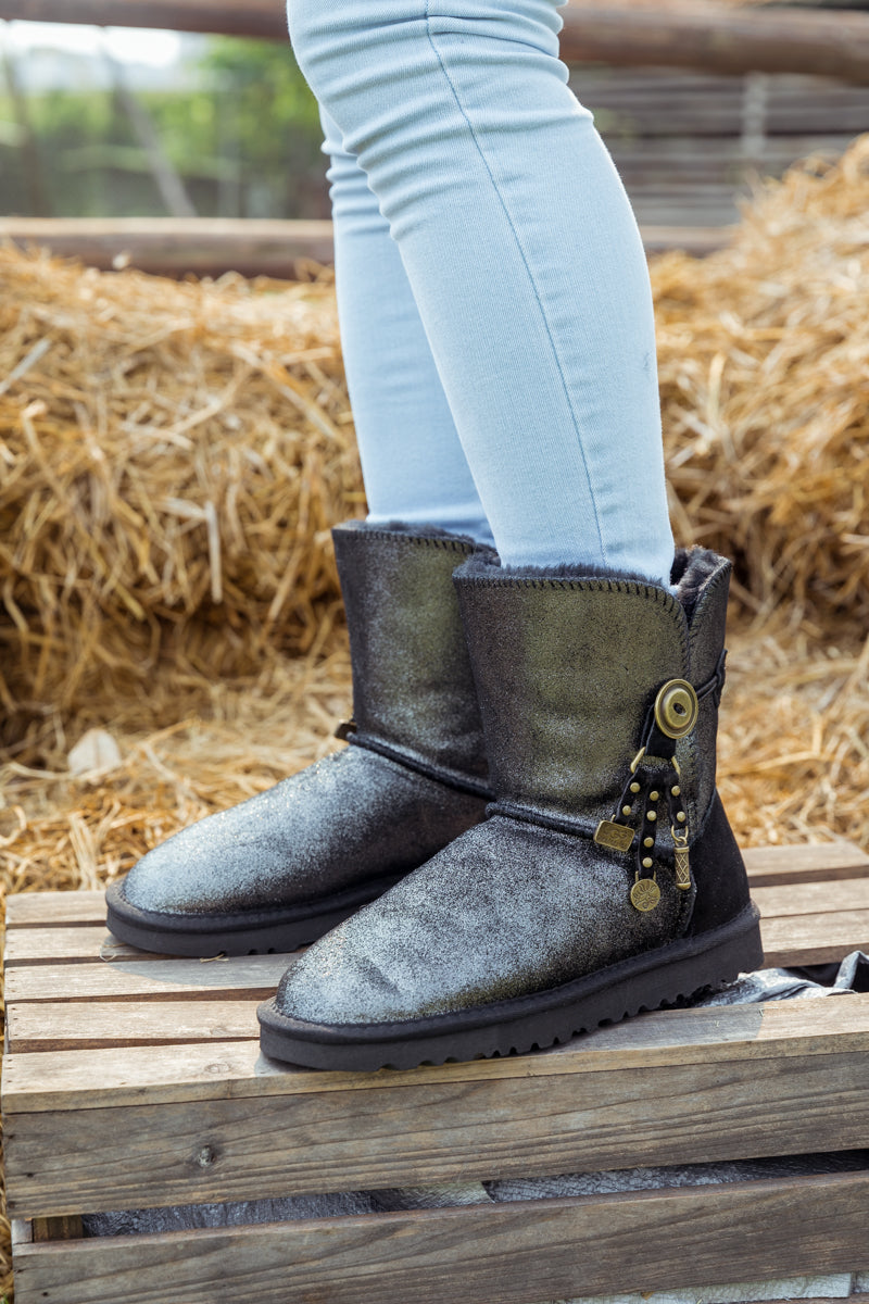 SMAIBULUN Ugg | FAUX FUR-LINED COOPER LOCK TASSEL BOOT - BLACK