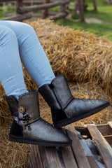 SMAIBULUN Ugg | FAUX FUR-LINED COOPER LOCK TASSEL BOOT - BLACK