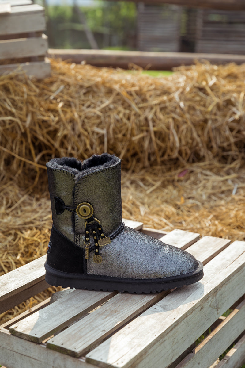 SMAIBULUN Ugg | FAUX FUR-LINED COOPER LOCK TASSEL BOOT - BLACK