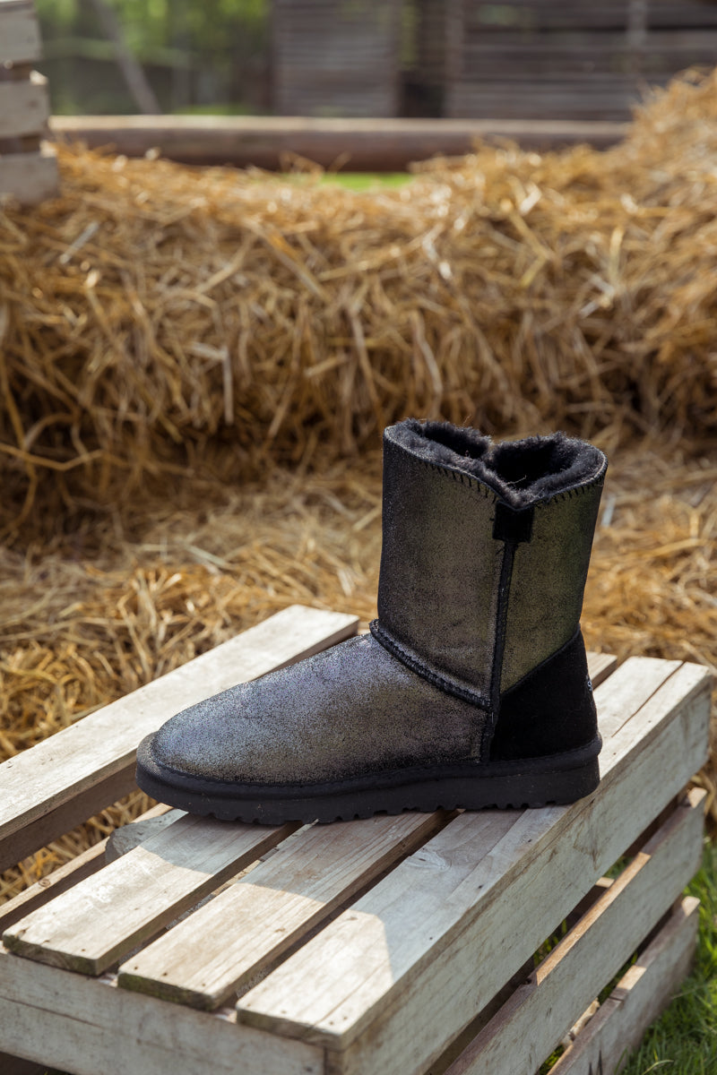 SMAIBULUN Ugg | FAUX FUR-LINED COOPER LOCK TASSEL BOOT - BLACK