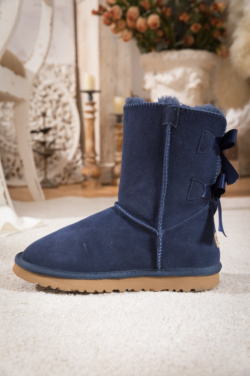 SMAIBULUN Ugg | DOUBLE RIBBON BOW SUEDE BOOT - Navy