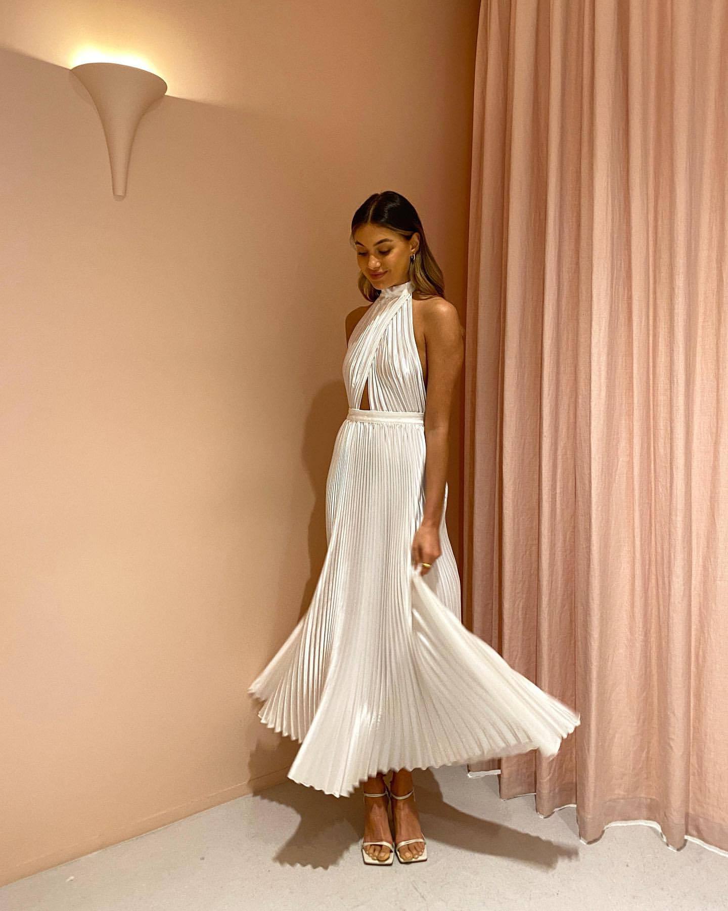 Fashion Halter Backless Pleated Dress for Early Autumn