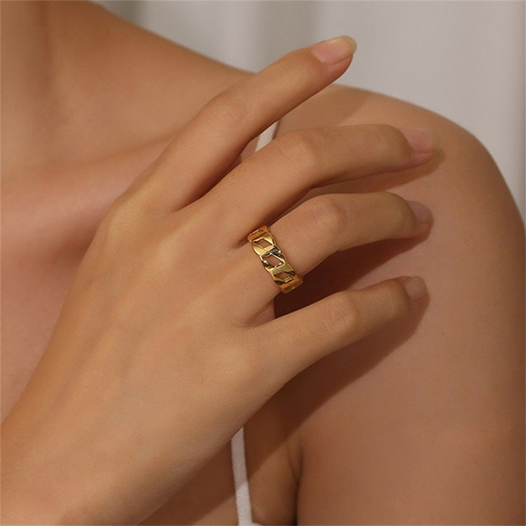 Leah - Gold Braid Ring