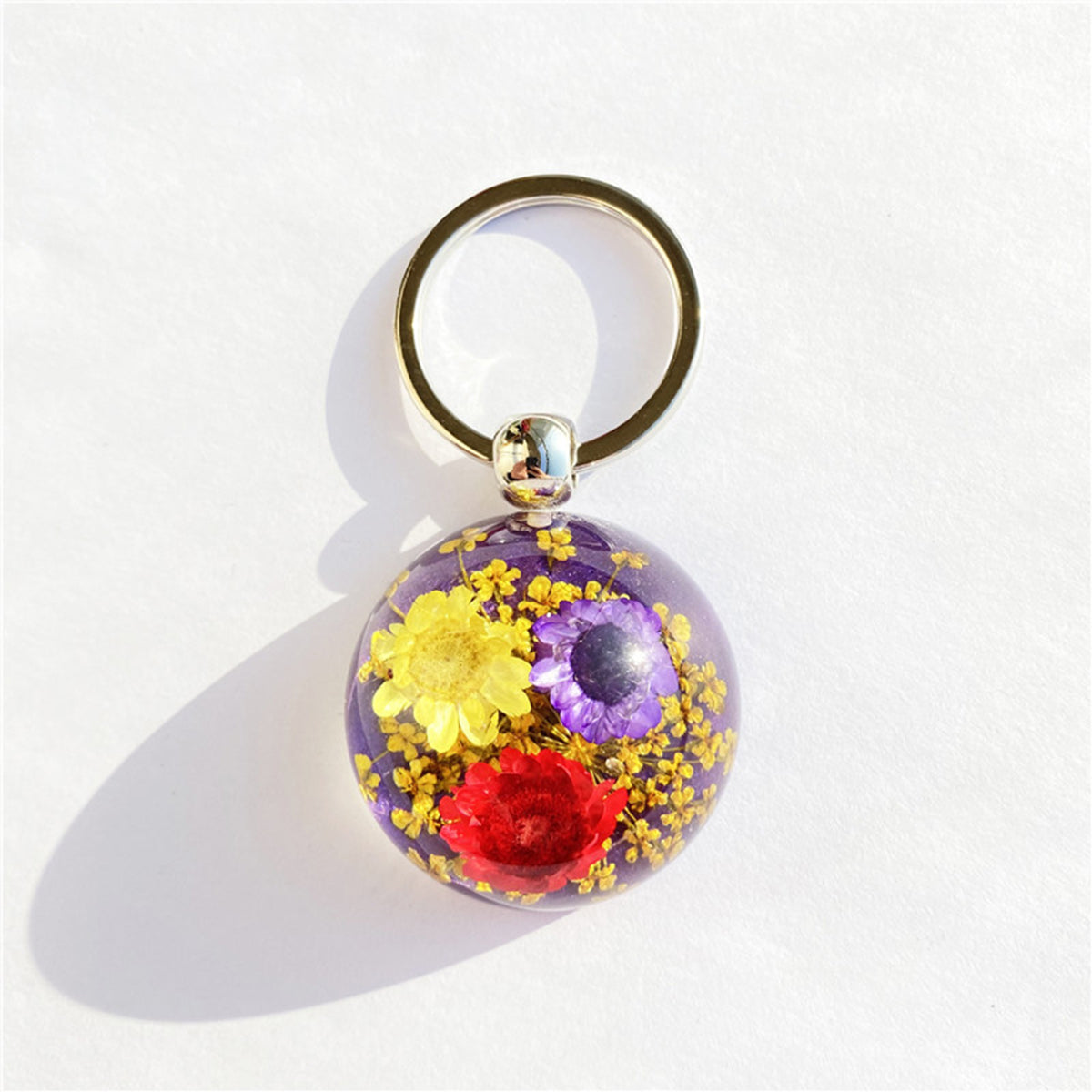 Hemisphere Amber Dried Flower Daisy Keychain