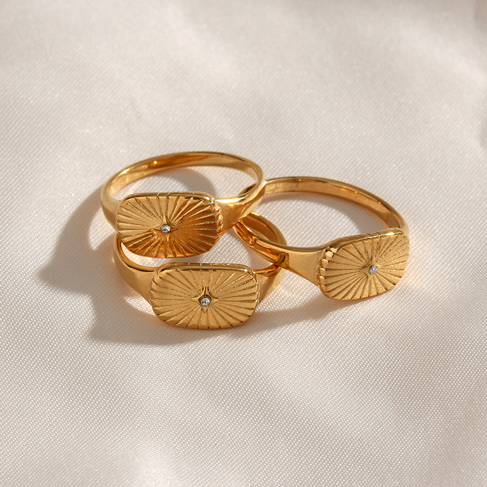 Solara Signet - Minimalist Gold Ring