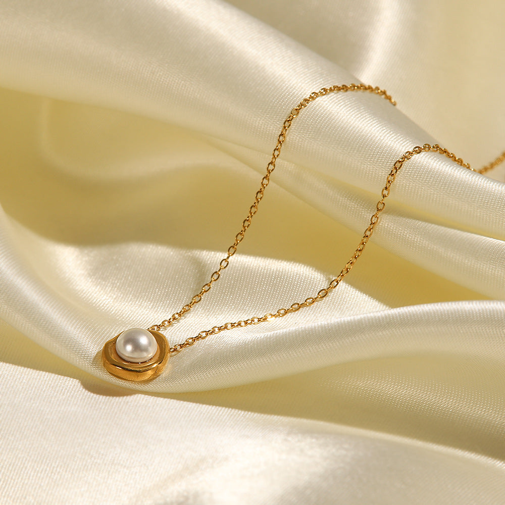 Selene Pearl Pendant Necklace