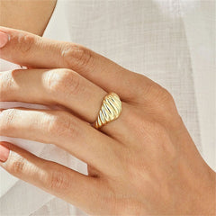 Selene Twist Gold Ring