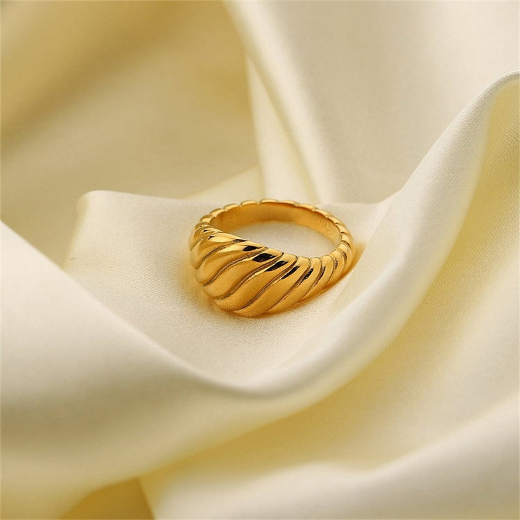 Selene Twist Gold Ring