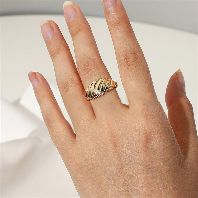 Selene Twist Gold Ring