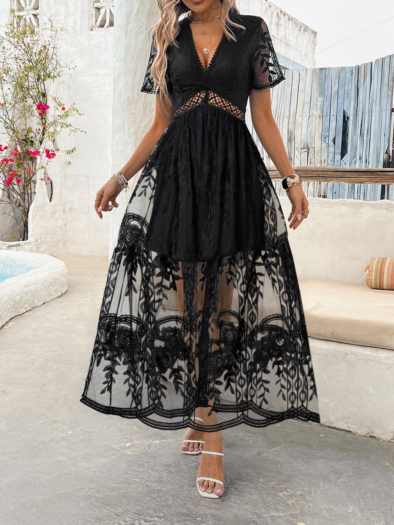 Iconic Entrance Lace Maxi Dress - Black