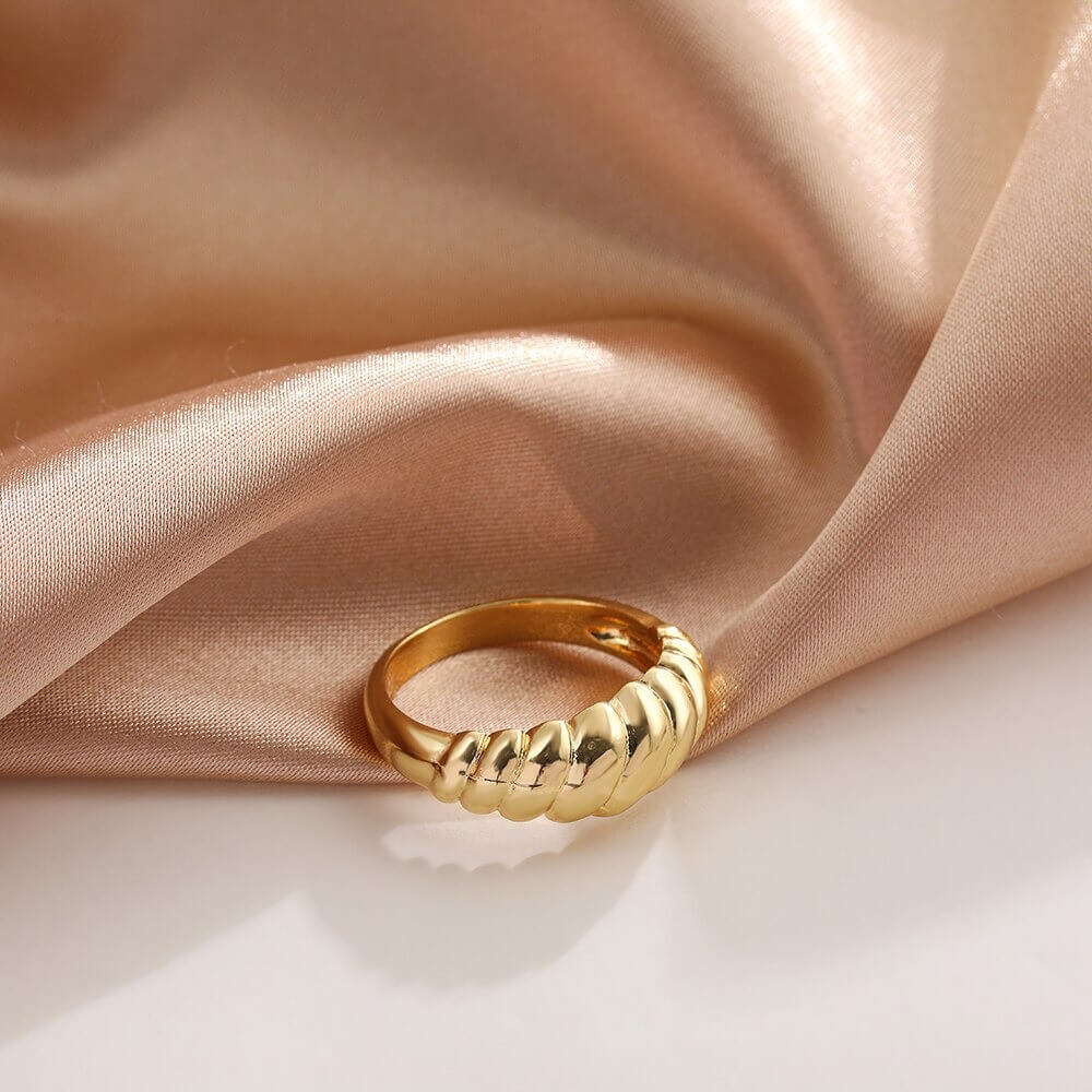 Aud Twisted Minimalist Rings