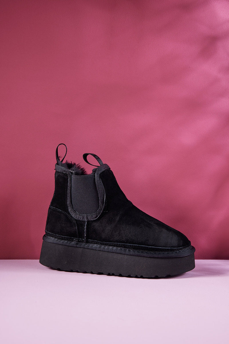 Smaibulun Ugg | Chelsea On The Land Suede Shearling Boots - Black