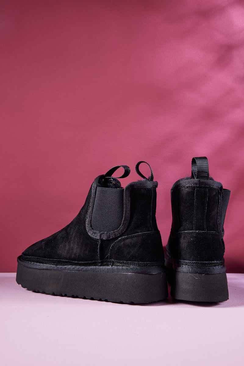 Smaibulun Ugg | Chelsea On The Land Suede Shearling Boots - Black