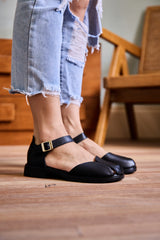 Rumour Has It | Tatum Leather Flat Sandal - Black