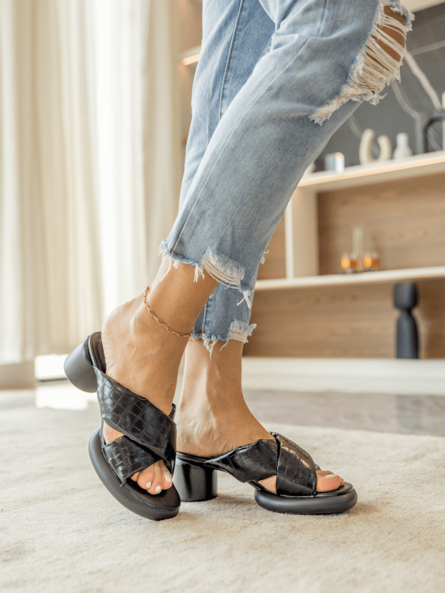 Jady Rose | Veronica Puffy Cross-Strap Leather Sandal - Black