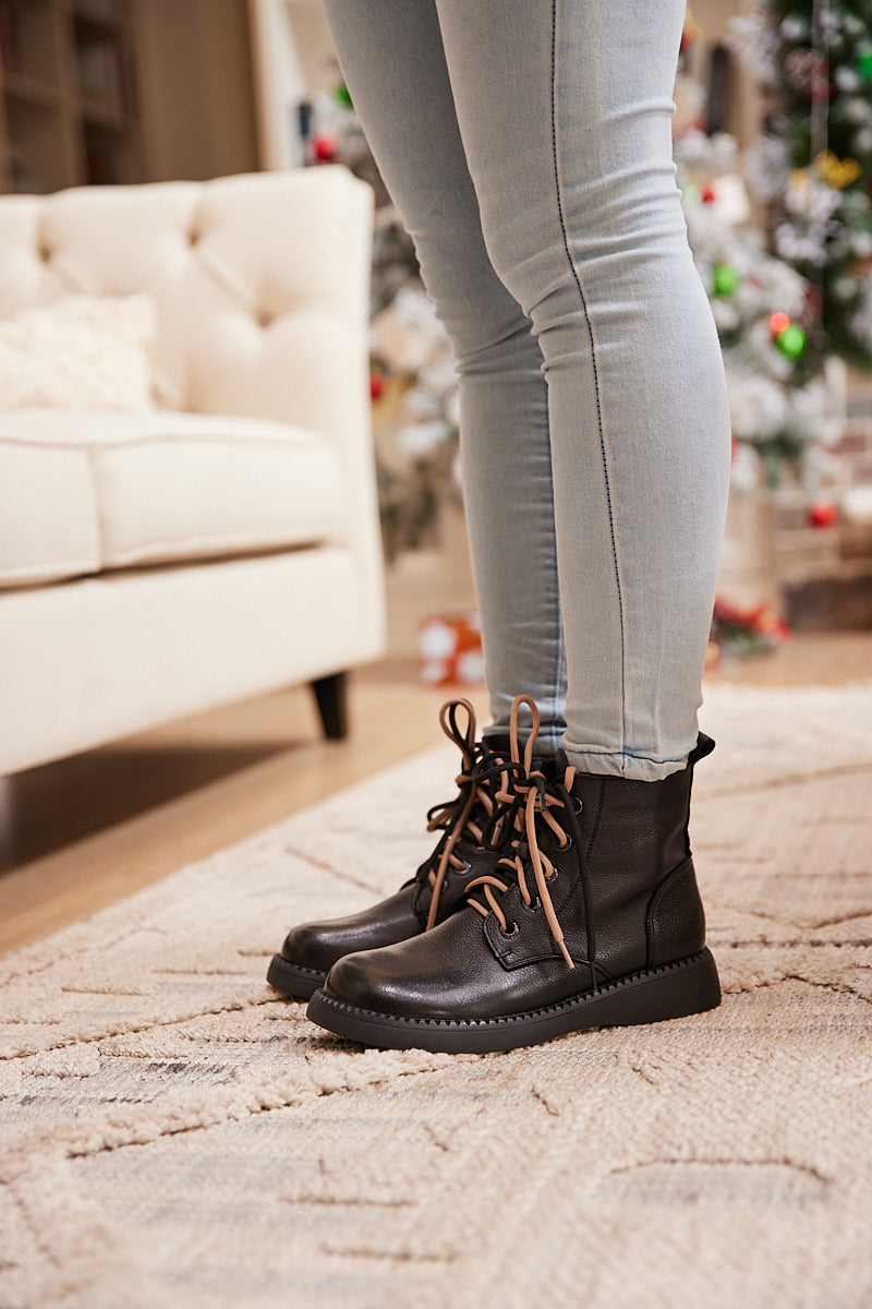 Rumour Has It | Brycen Genuine Leather Lace Up Boot - Black