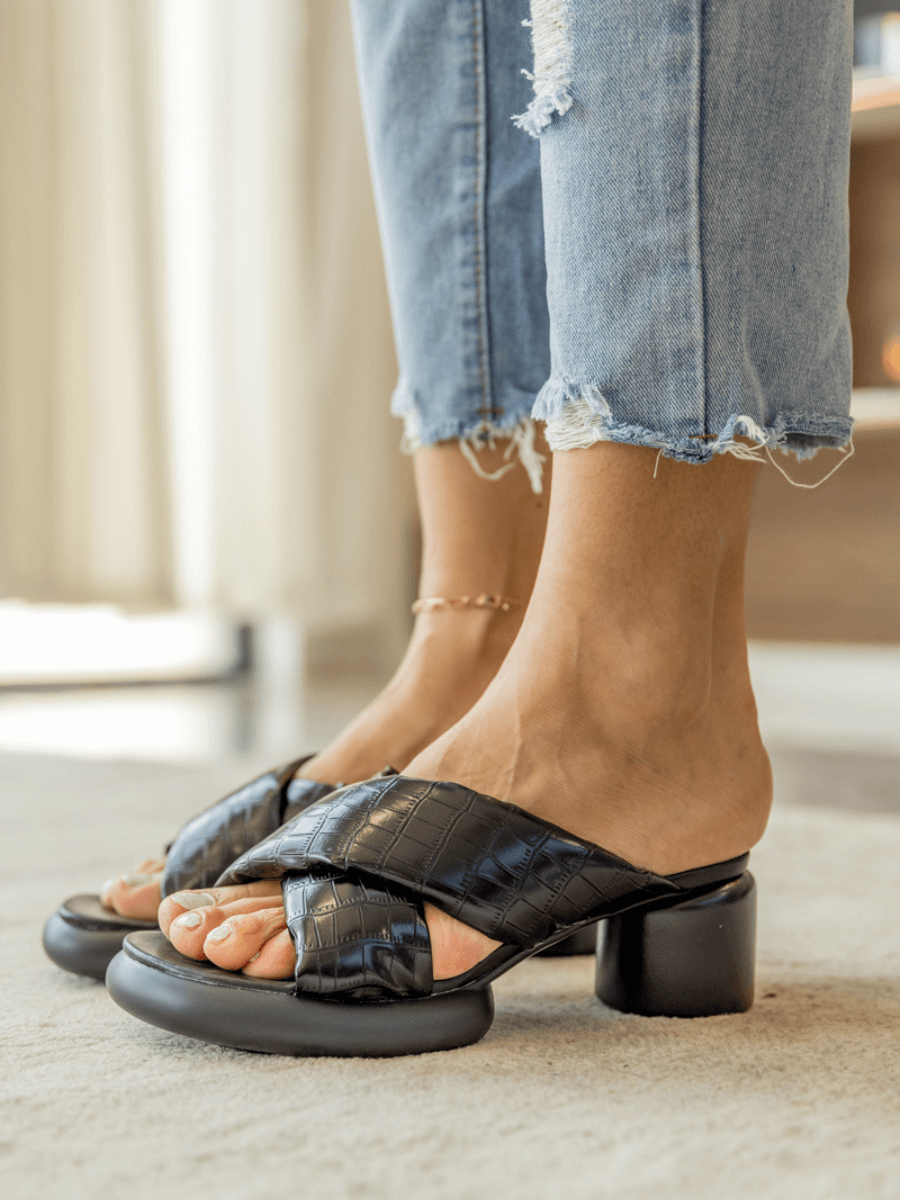 Jady Rose | Veronica Puffy Cross-Strap Leather Sandal - Black