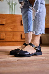 Rumour Has It | Tatum Leather Flat Sandal - Black